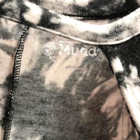 🔖FINAL SALE MUDD Black and White Tie Dye Flowy Top - Picture 5 of 8